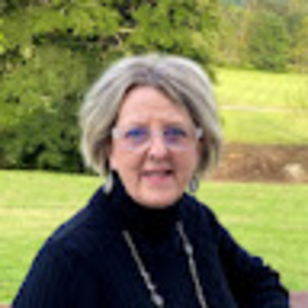 Meet your Posher, Lora